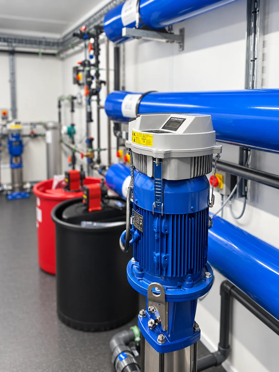 Pump and membrane arrangement inside a completed container system