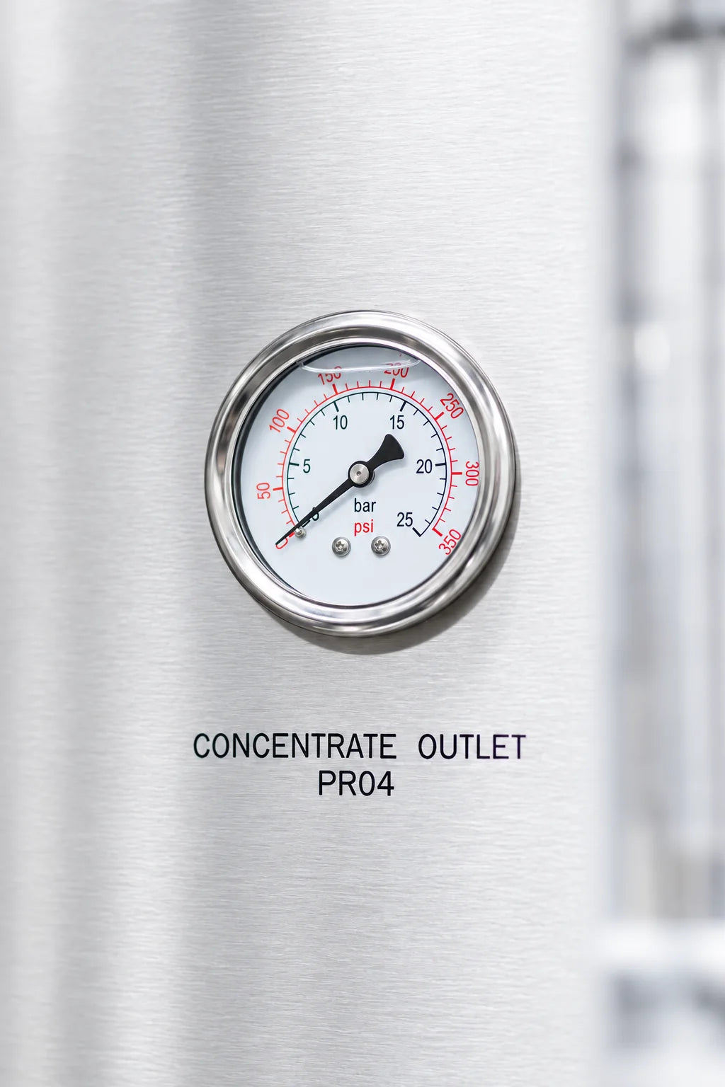 Clear local pressure indication and accessible instrumentation